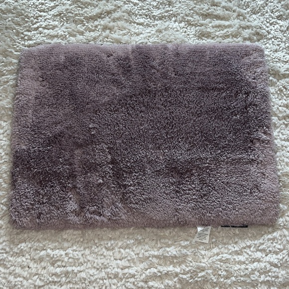 Bath Set - Dusty Plum/Purple Rug and 2 Bath Towels - Picture 7 of 10